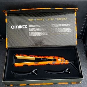 AMIKA FLAT IRON
